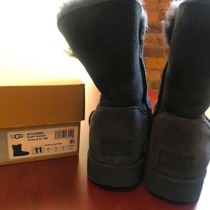 Ugg blue Classic Cuff Short womens size 11